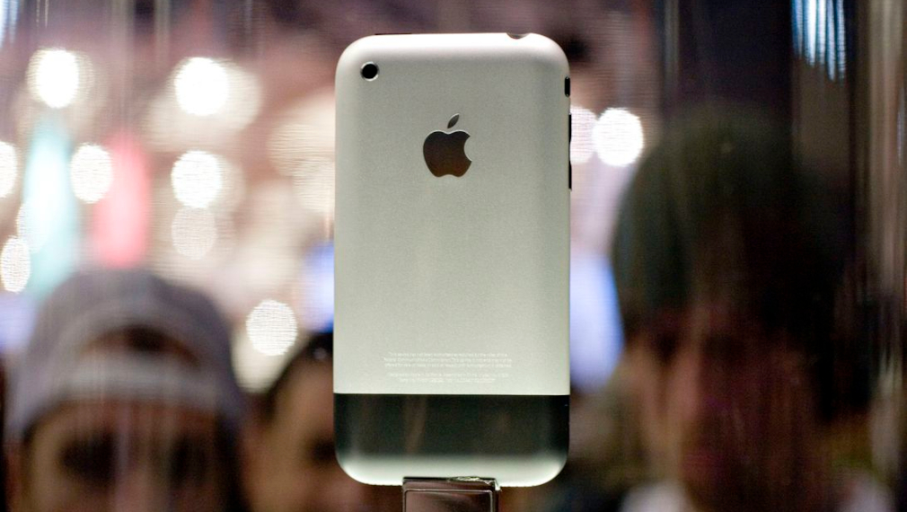La rivoluzione di iPhone, quindici anni di melafonini