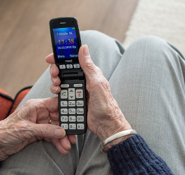 Smartphone per anziani: quali scegliere